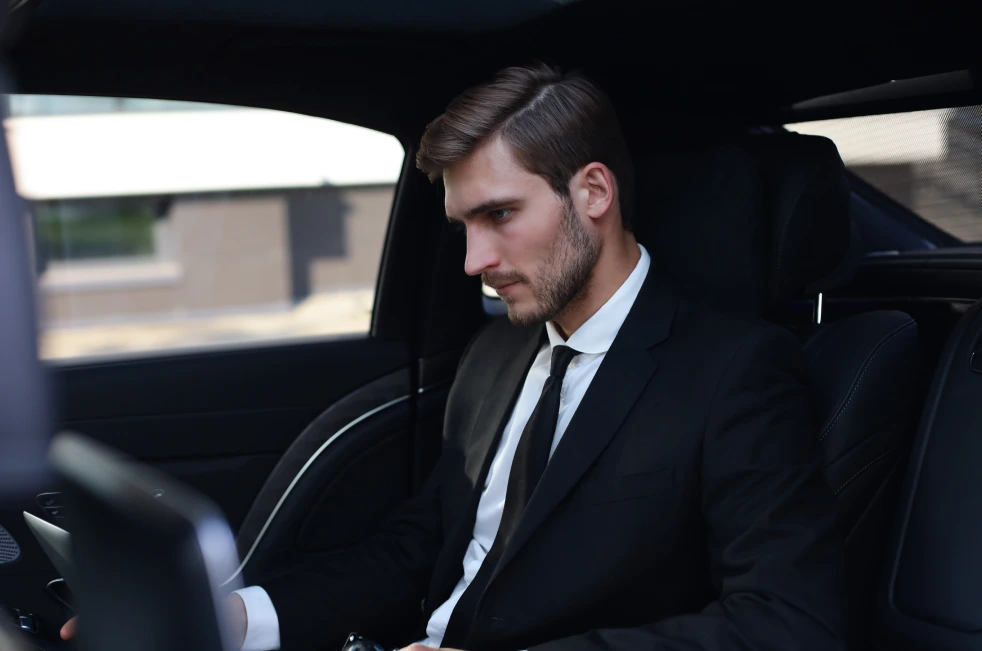 Boston Corporate Car Service for business meeting pickups